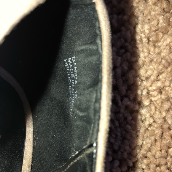 MIX NO. 6 Tan Zipper Detail Wedges size 10 - Picture 7 of 7